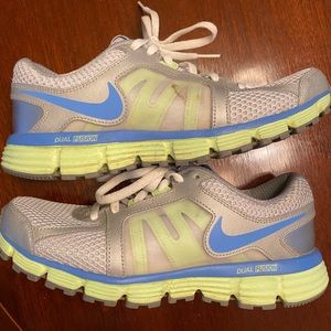 Nike Dual Fusion ST2 Sneakers